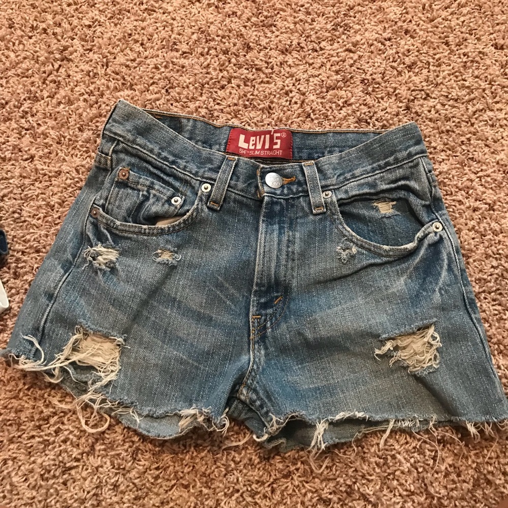 distressed levi shorts